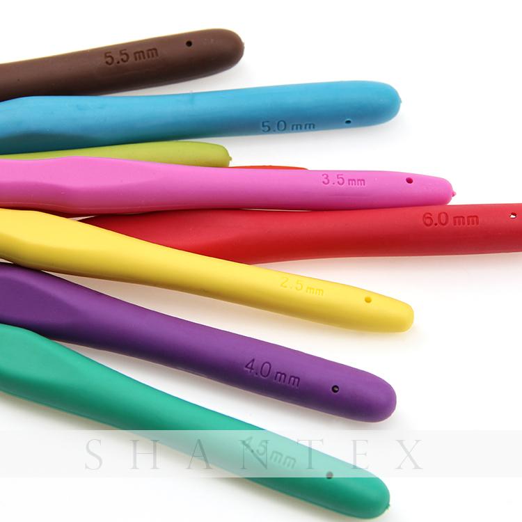 Juego de ganchos de ganchillo con mango suave ergonómico con estuche de PVC para tejer y tejer